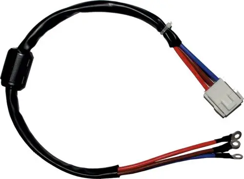 Kabelsatz mit vier Leiterdrähten in verschiedenen Farben, verbunden mit einem schwarzen Stecker. Verwendung in elektrischen Anwendungen, möglicherweise für Geräte der Marke Wolf.
